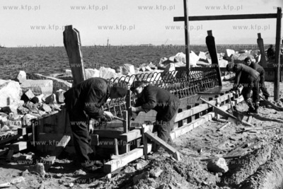 Budowa falochronu w Porcie Polnocnym w Gdansku. 
03.10.1973
1pazdziernik73_z.kosycarz_p3
Fot....