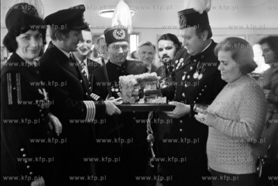 Podniesienie bandery na liniowcu Polskich Linii Oceanicznych...