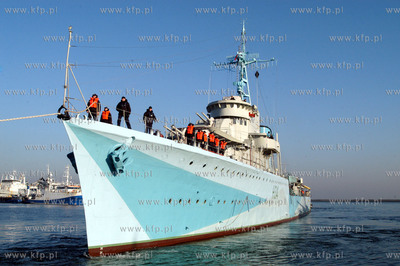 Historyczny niszczyciel ORP BLYSKAWICA wraca na  skwer...