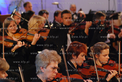 Inauguracja obchodow Dni Papieskich w Gdyni. Kosciol...