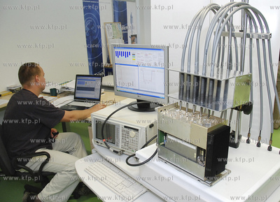 Zespol mlodych naukowcow, z firmy TeleMobile Electronics...