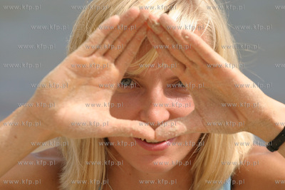 Tyczkarka Anna Rogowska na plazy w Gdyni Orlowie.
22.07.2004
Fot....