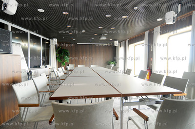 Gdynia. Do nabrzeza w Baltyckim Terminalu Kontenerowym...