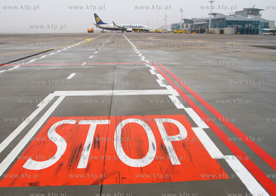 Lotnisko Gdansk, Rebiechowo. Chmura pyłu z wulkanu,...