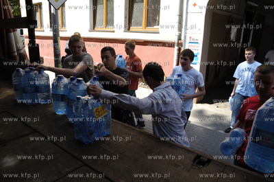 Slupsk. 24 tony darow przekazak slupski oddzial PCK...