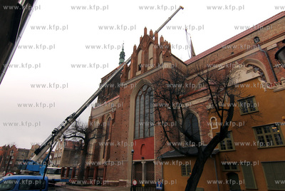 Na dach kosciola sw. Jana w Gdansku powrocila wiezyczka,...