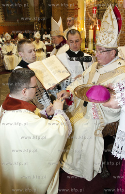 W Bazylice katedralnej w Pelplinie świecenia biskupie...