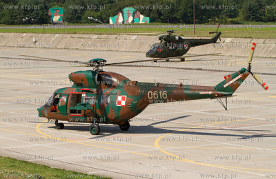 W Gdyni Babich Dolach zalogi smiglowcow W-3 z 25 Brygady...