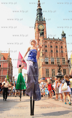 Parada  XVI Festiwalu Szekspirowskiego ruszyla spod...