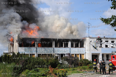 Pozar pustostanu na ulicy Hallera w Gdansku. Pozar...