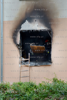 Pozar mieszkania polozonego na parterze budynku na...