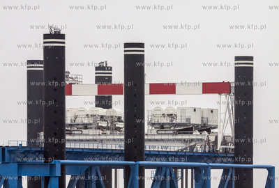 Zourite, barka samopodnosna do budowy estakady przybrzeznej...