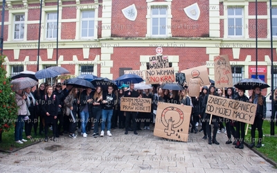 Starogard Gdański. Ogólnopolski czarny protest kobiet....
