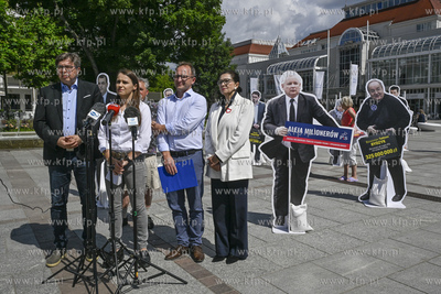 Sopot. Plac Przyjaciol Sopotu.  Konferencja prasowa...