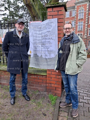 Protest mieszkańców Sulmina przed siedzibą Regionalnej...