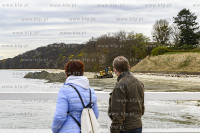 Gdynia Orłowo. Poszerzanie plaży o ok 40m. Poszerzenie...
