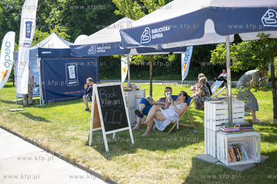 Bulwar Nadmorski. Lato zaczyna się #wGdyni.

NZ. Czytelnicze...