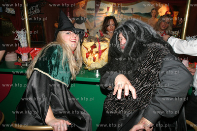 Halloween w gdanskim klubie KABARET. 31.10.2003 fot....