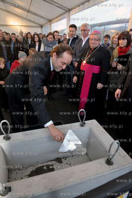 Uroczyste poswiecenie i wmurowanie kamienia wegielnego...