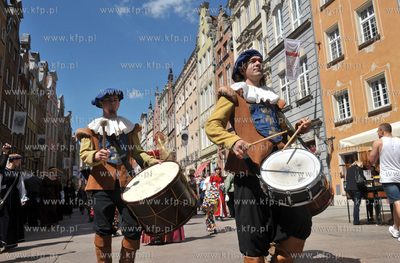 Gdansk. Swieto Miasta. Parada i inscenizacja  na ul....
