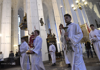 Gdańsk. Bazylika Mariaka. Msza rezurekcyjna koncelebrowana...