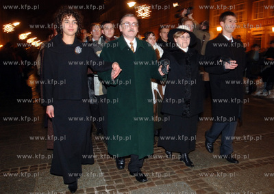 Maturzysci I LO w Gdansku zaczeli swoja studniowke...