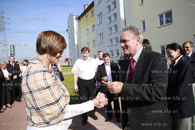 Uroczyste przekazanie do użytku 125 mieszkań wybudowanych...