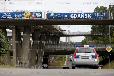 Gdansk Zaspa. Wiadukt nad Al. Jana Pawla II. Bannery...