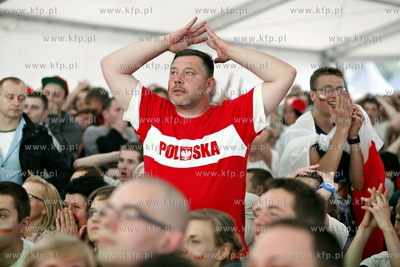 Sopot. Fan Camp Carlsberg. Kibice ogladaja mecz mistrzostw...