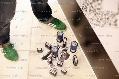 38 Gdynia Festiwal Filmowy. Stoisko PISF. Nz. portretowanie...