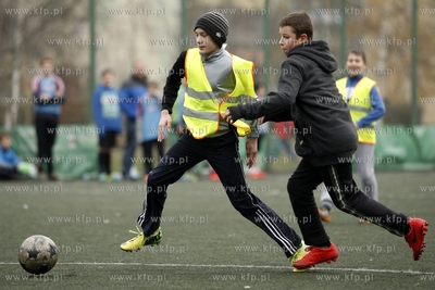 Gdansk Zaspa. Pilkarski turniej dzikich druzyn Do przerwy...
