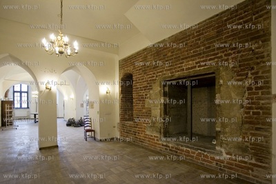 Pora na konserwatora. Zwiedzanie pomieszczeń komory...