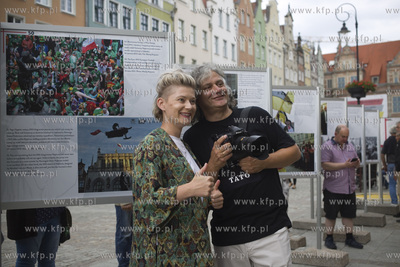Gdańsk. Długi Targ. Wernisaż wystawy zdjęć Zbigniewa...
