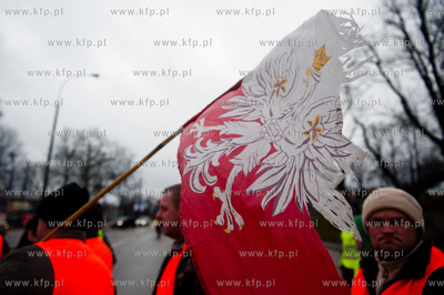 Gdansk. Trakt Sw. Wojciecha. Rybacy blokujac przejscie...