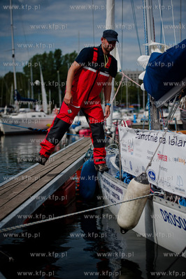 Gdynia. Port Jachtowy. Basen Zaruskiego. Zeglarz Maciej...