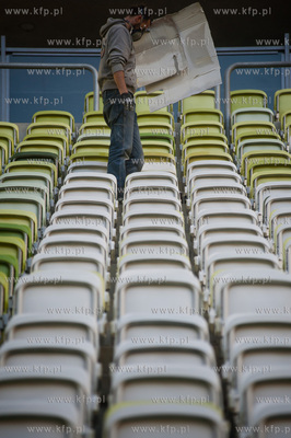 Gdansk. Stadion PGE Arena. Malowanie napisu Lechia...