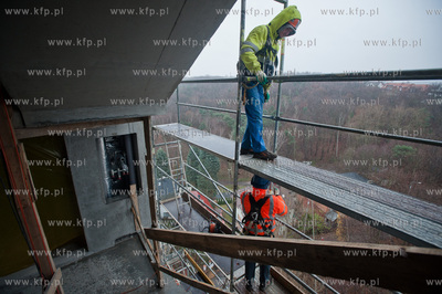 Gdynia. Uroczystosc zawieszenia wiechy na apartamentowcu...