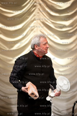 Gdansk. Scena Teatralna Kontakt w Domu Technika NOT.
Dusza...