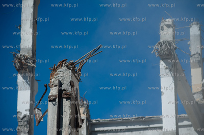 Gdynia. Wyburzanie jednego z budynkuw Dalmoru przy...