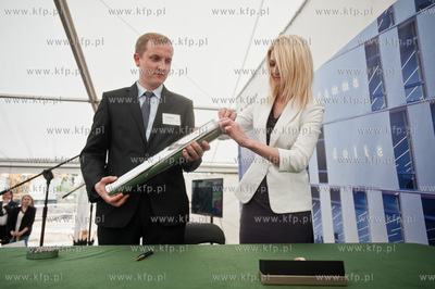 Gdynia. Uroczystosc podpisania aktu erekcyjnego i wmurowanie...