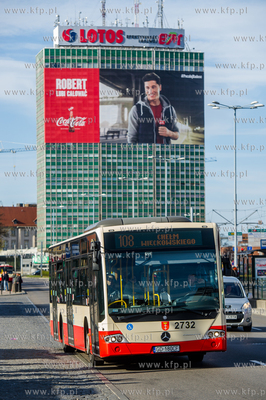 Gdansk. Autobus ZKM, linii 108 odjezdzajacy z przystanku...