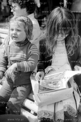 Dzień Dziecka na molo w Sopocie.  1.06.1980 1czerwiec80_z.kosycarz_p1...