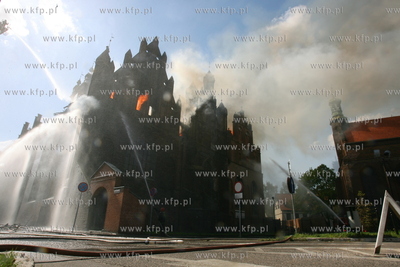 Pozar zabytkowego kosciola sw Katarzyny w Gdansku....