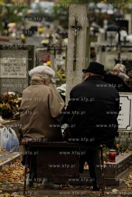 Dzien Wszystkich Zmarlych na Cmentarzu w Gdansku Oliwie
01.11.2007
fot....