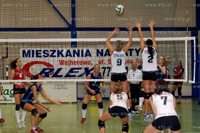 Rumia. W pierwszym meczu play-off II lLigi Pilki Siatkowej...