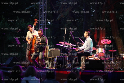 Koncert Obara Trio w skladzie: Maciek Obara, Maciek...