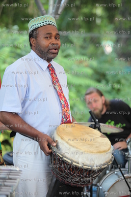 Muzeum w Sopocie. Koncert. Wojtek Staroniewicz ze swoim...