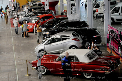 Trojmiejskie Targi Motoryzacyjne w hali wystawienniczej...