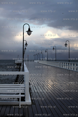 Sztorm na Baltyku. Gdynia Orlowo. Molo. 13.10.2009...