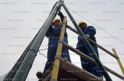 Ustka, robotnicy z Chin buduja w ramach rzadowego projektu...